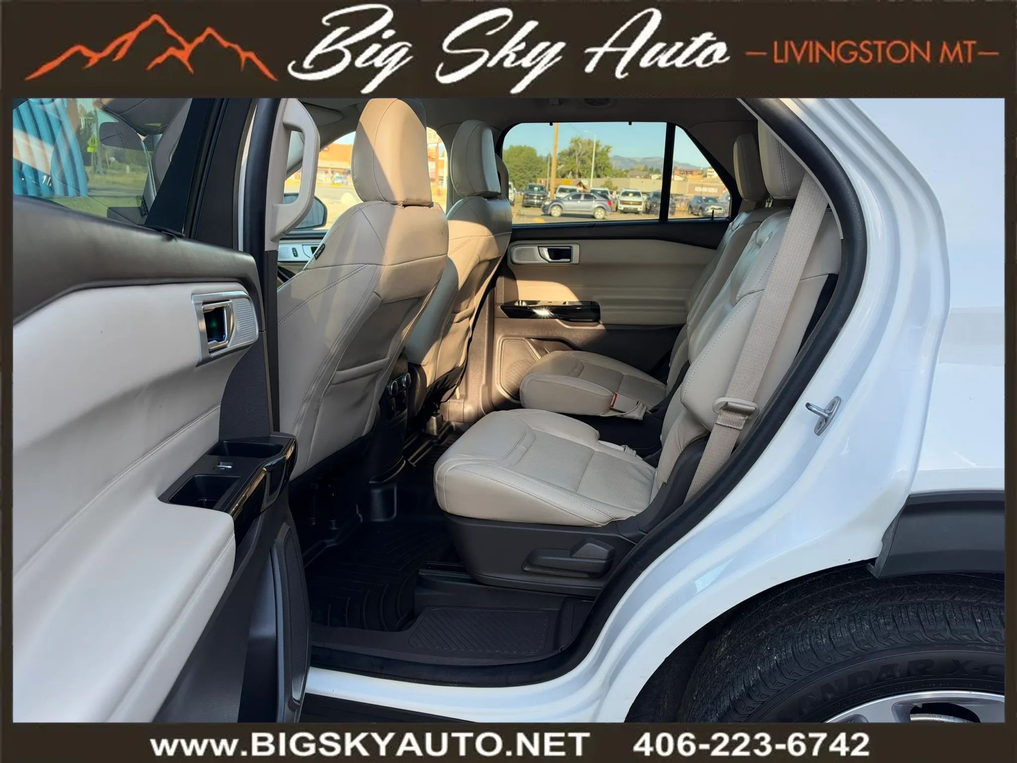 Used 2022 Ford Explorer Platinum w/ Equipment Group 601A AWD/4WD image 17