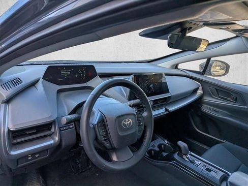Used 2025 Toyota Prius LE image 9