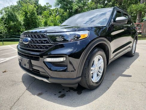 Used 2020 Ford Explorer XLT w/ Equipment Group 202A image 4