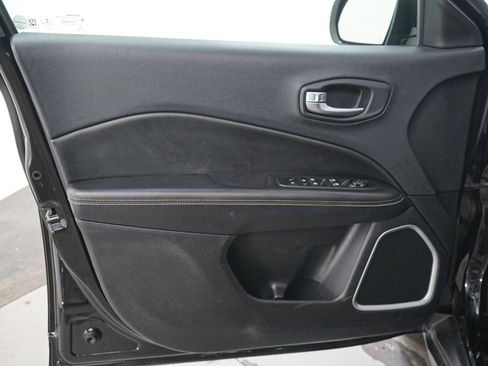 Used 2018 Jeep Compass Latitude w/ Popular Equipment Group AWD/4WD image 20