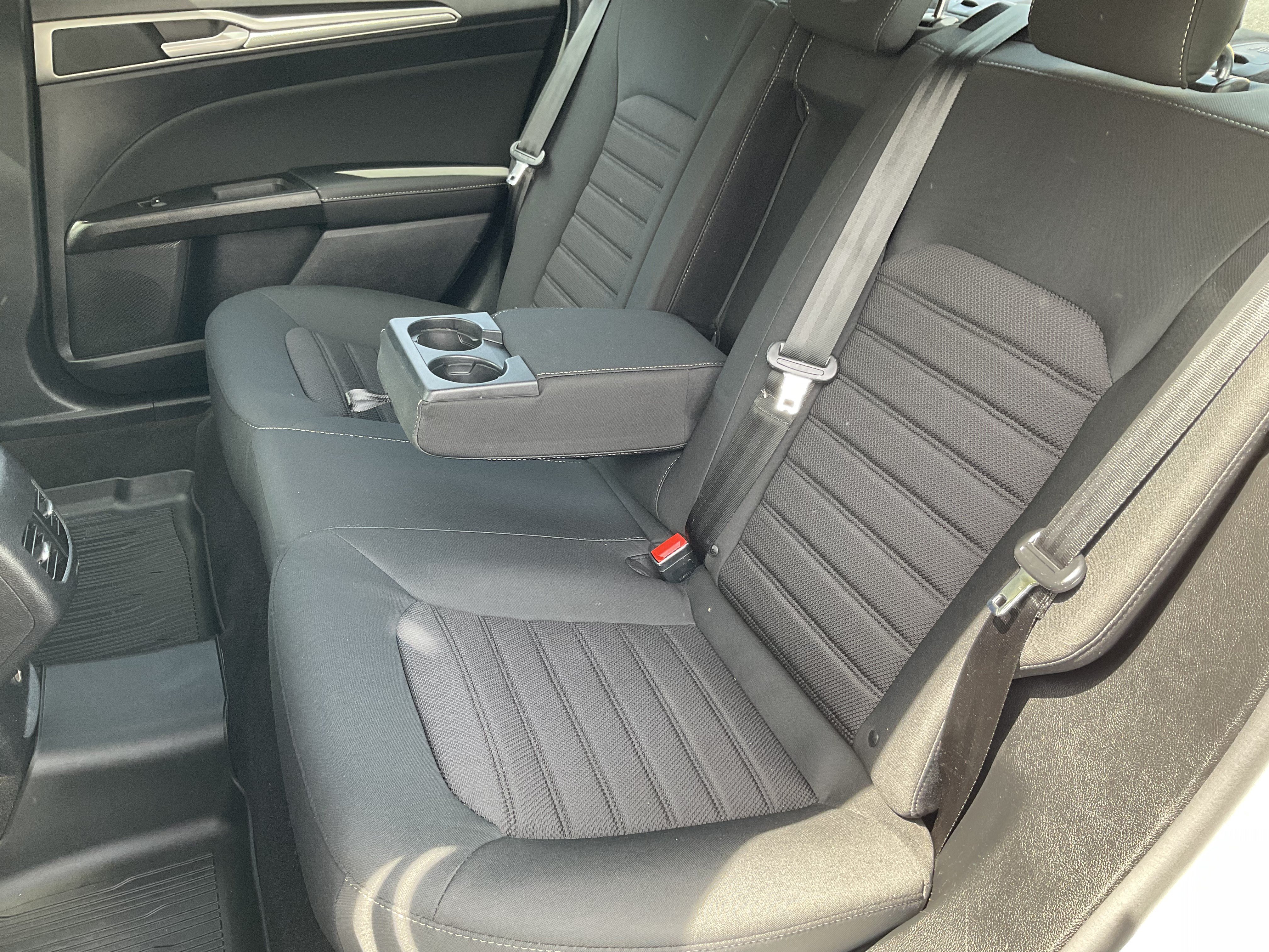 Used 2020 Ford Fusion SE AWD/4WD image 35