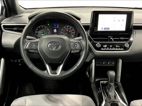 Used 2023 Toyota Corolla Cross SE image 7