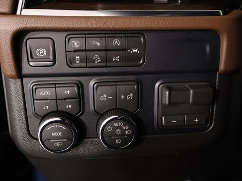 Used 2026 Chevrolet Tahoe High Country AWD/4WD image 8
