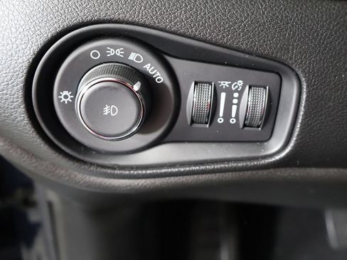 Used 2020 Jeep Renegade Altitude AWD/4WD image 30