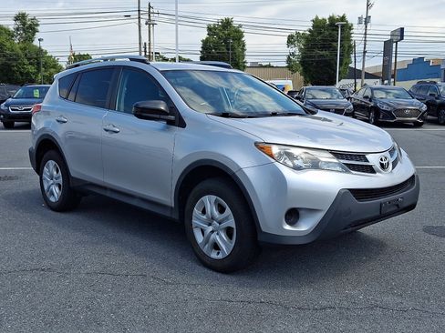 Used 2015 Toyota RAV4 LE AWD/4WD image 3