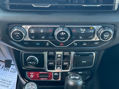 Used 2024 Jeep Wrangler Unlimited AWD/4WD image 22