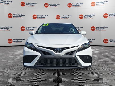 Used 2022 Toyota Camry SE w/ Audio Upgrade Package FWD image 2