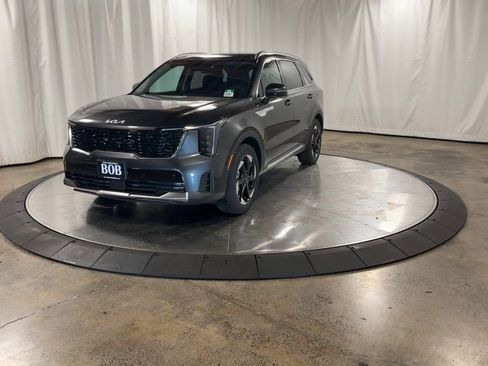 Certified 2025 Kia Sorento EX w/ EX Panoramic Sunroof Package image 8