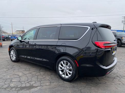 Used 2026 Chrysler Pacifica Limited image 6