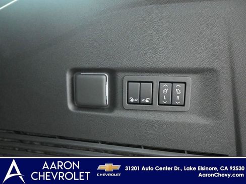 New 2025 Chevrolet Suburban Premier image 19