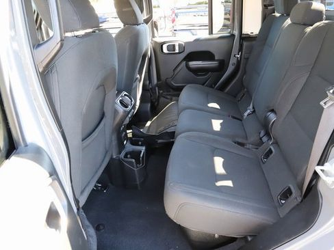 Used 2021 Jeep Gladiator Sport image 16