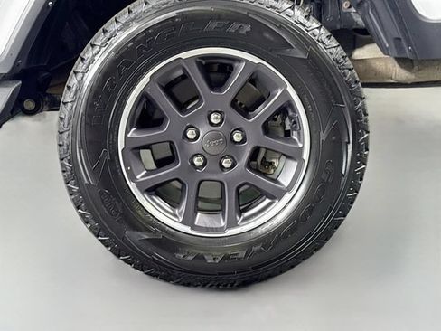 Used 2023 Jeep Gladiator Overland w/ Popular Equipment Package AWD/4WD image 36