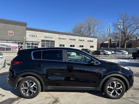 Used 2020 Kia Sportage LX image 2