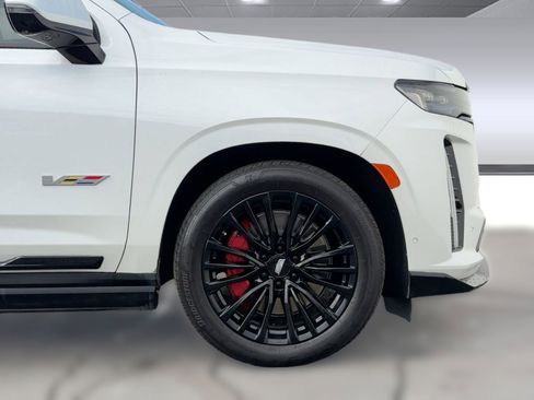 Certified 2024 Cadillac Escalade V w/ Heavy-Duty Trailer Package image 10