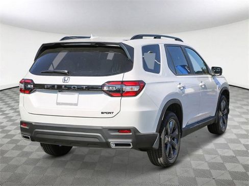 New 2025 Honda Pilot Sport image 2