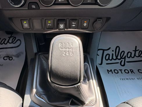 Used 2019 Toyota Tacoma TRD Off-Road w/ TRD Premium Off Road Package AWD/4WD image 30