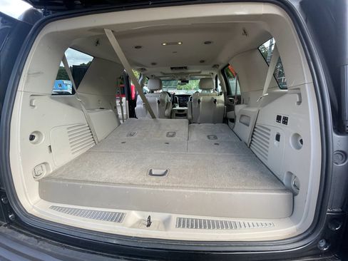 Used 2017 Cadillac Escalade Premium Luxury AWD/4WD image 25