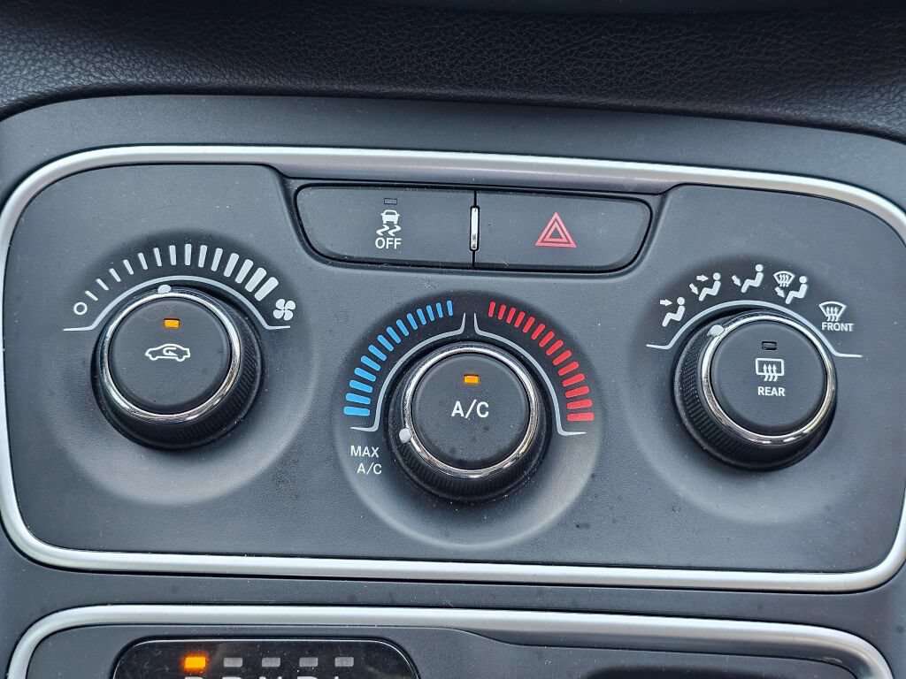 Used 2016 Chrysler 200 LX FWD image 29