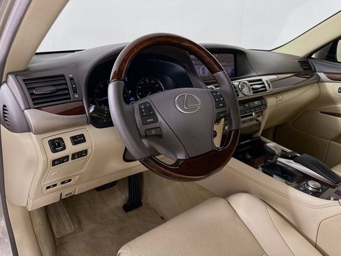 Used 2013 Lexus LS 460 w/ Comfort Pkg RWD image 9