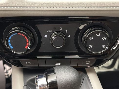 Used 2022 Honda HR-V LX image 19