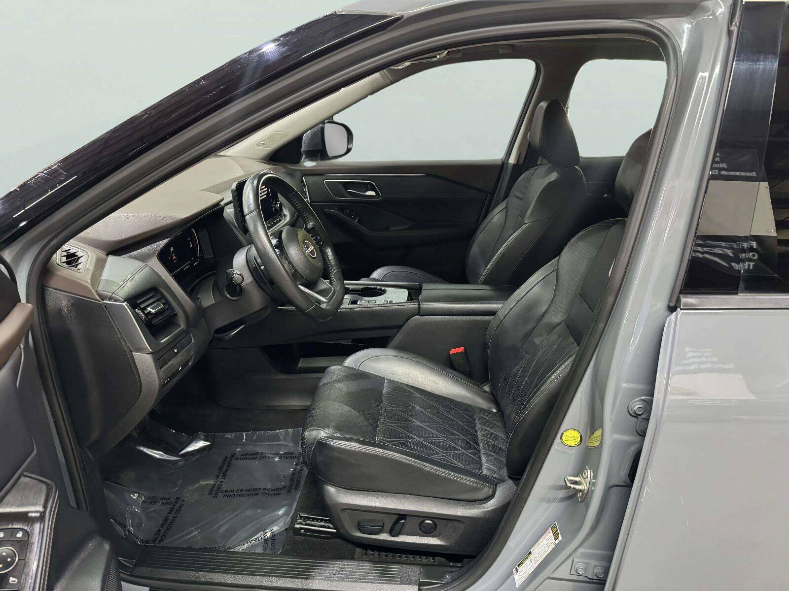 Used 2023 Nissan Rogue Platinum FWD image 19