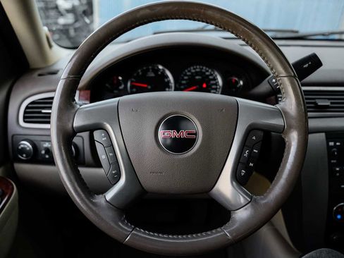 Used 2011 GMC Yukon SLT w/ SLT Chrome Package image 18