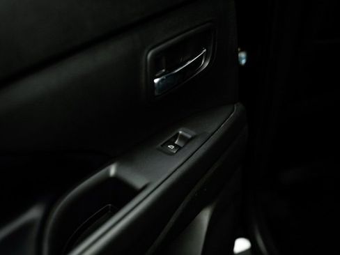 Used 2019 Mitsubishi Outlander SEL image 31