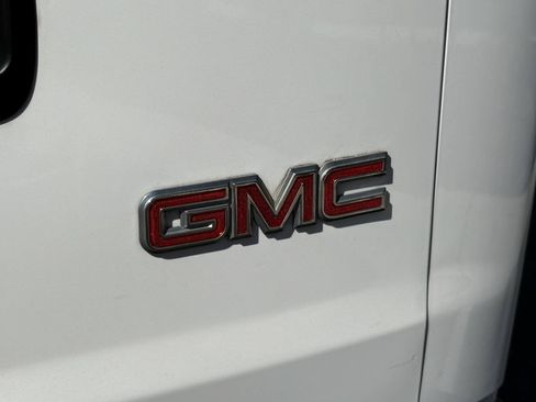 Used 2017 GMC Savana 2500 RWD image 21