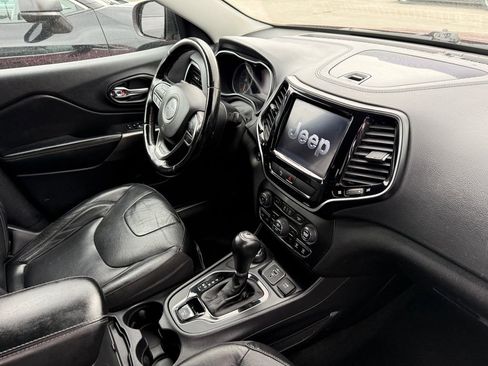 Used 2020 Jeep Cherokee Limited image 10