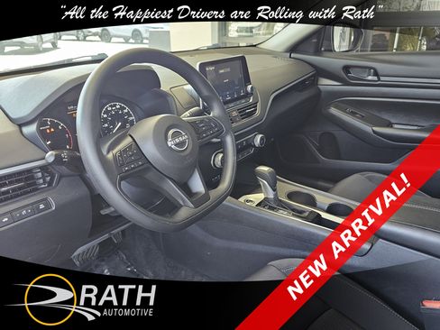 Used 2025 Nissan Altima 2.5 S FWD image 9