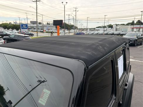 Used 2022 Jeep Wrangler Unlimited Sport AWD/4WD image 12