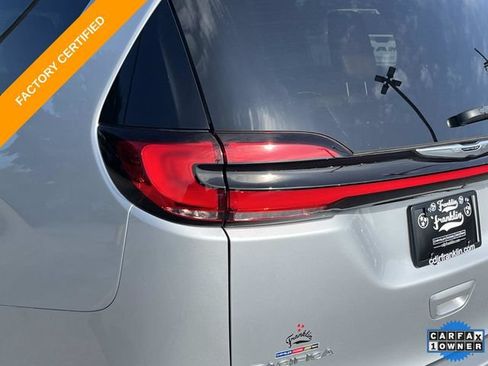 Used 2024 Chrysler Pacifica Pinnacle FWD image 11