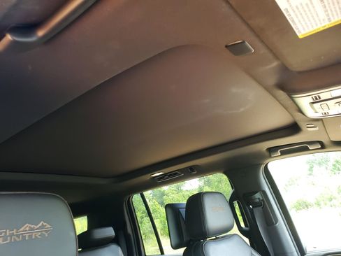 Used 2021 Chevrolet Suburban High Country w/ Premium Package AWD/4WD image 29