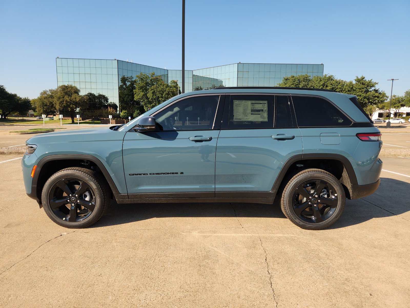New 2027 Jeep Grand Cherokee Limited w/ Limited Altitude Package AWD/4WD image 3