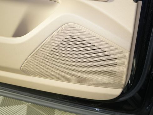 Certified 2023 Porsche Cayenne w/ Premium Package AWD/4WD image 18