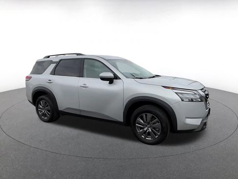 Used 2025 Nissan Pathfinder SV AWD/4WD image 2