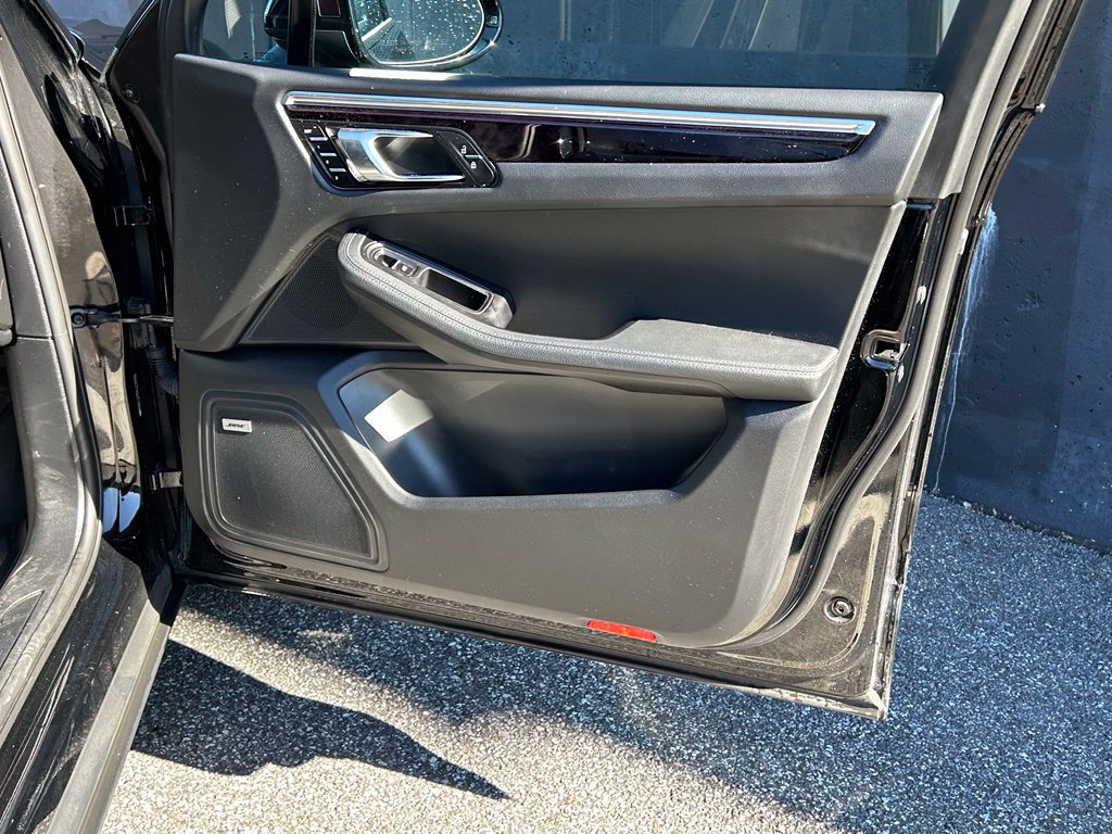 Certified 2020 Porsche Macan AWD/4WD image 26