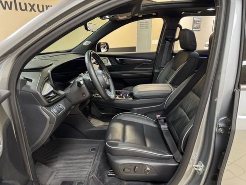 Used 2025 Buick Enclave Avenir w/ Super Cruise Package AWD/4WD image 8
