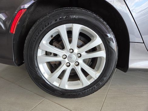 Used 2015 Chrysler 200 Limited w/ Convenience Group FWD image 10