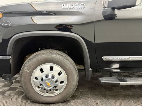 Used 2024 Chevrolet Silverado 3500 High Country w/ Technology Package AWD/4WD image 11