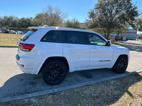 Used 2017 Jeep Grand Cherokee Altitude image 5