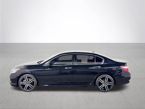 Used 2017 Honda Accord Touring image 9