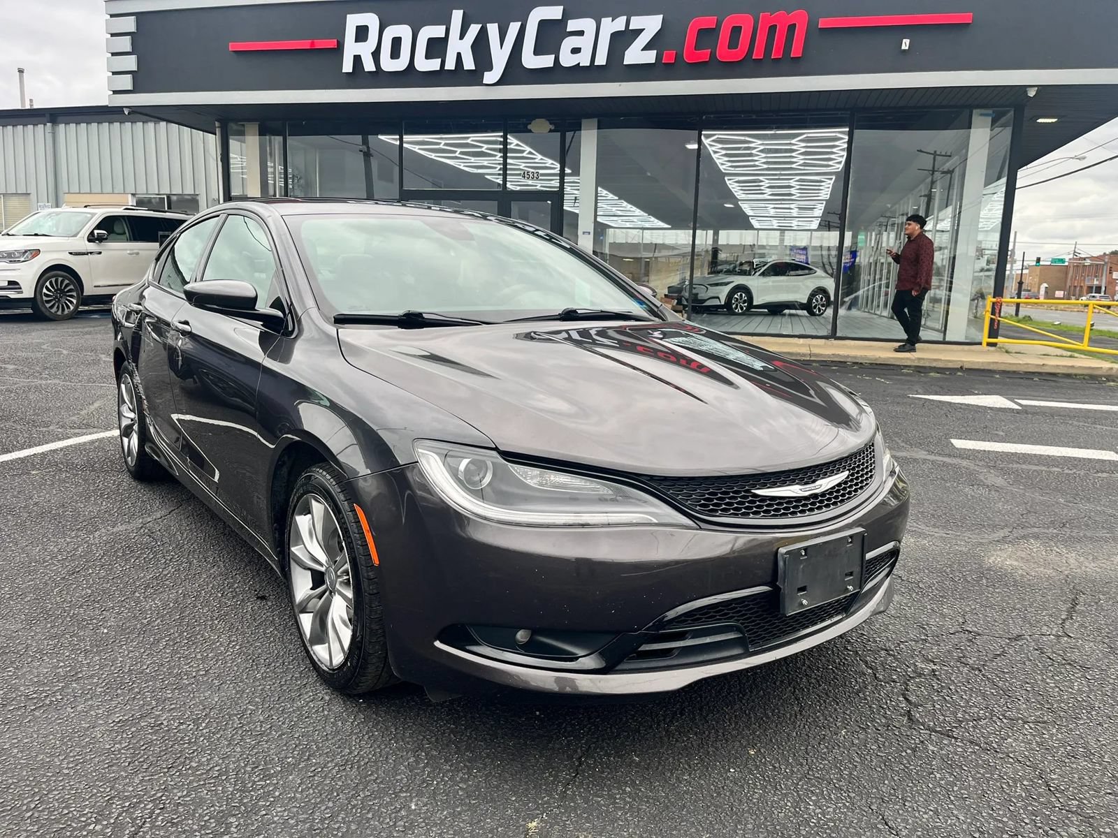 Used 2015 Chrysler 200 S FWD image 1