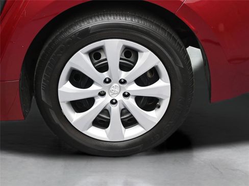 Used 2022 Toyota Corolla LE image 7