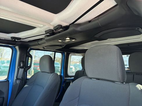 Used 2023 Jeep Wrangler Unlimited w/ Cold Weather Group image 29