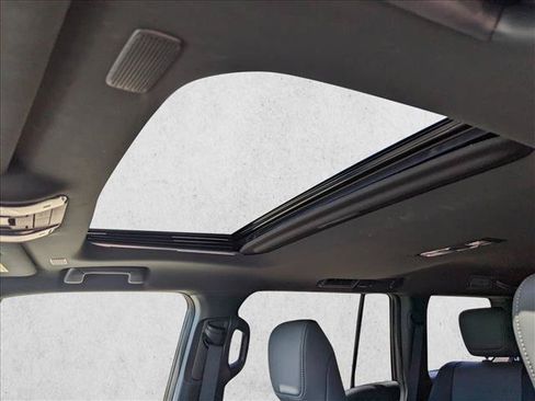 Used 2024 Lexus GX 550 w/ Cold Area Package AWD/4WD image 15