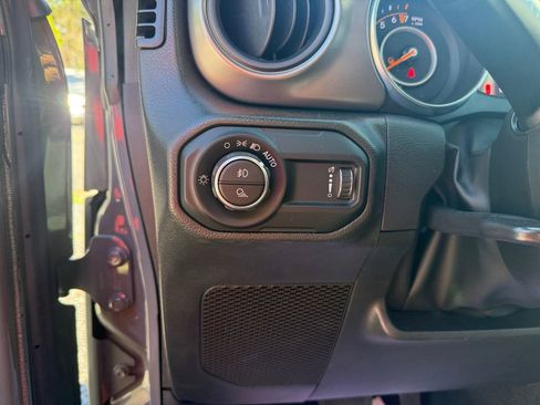 Used 2023 Jeep Gladiator Sport image 20