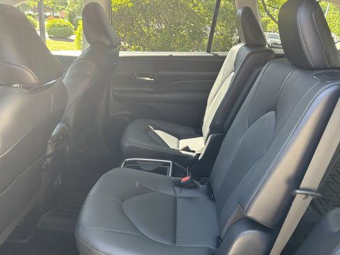 Used 2024 Toyota Grand Highlander Limited image 30