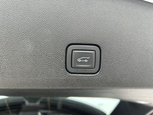 Used 2024 Cadillac XT6 Sport w/ Technology Package image 29