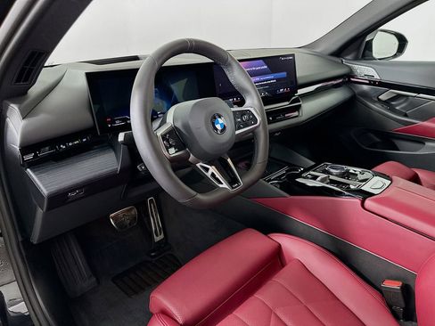 Used 2025 BMW 530i w/ M Sport Package image 9